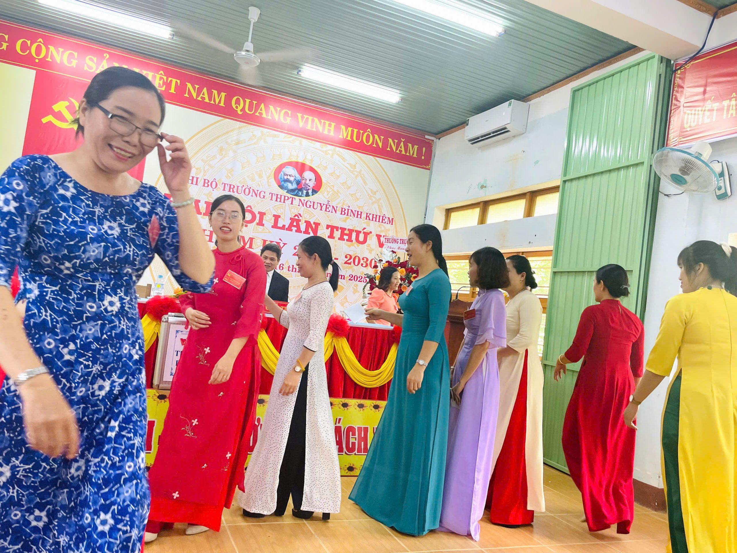 z6710826805585 3adb5a78c53560605a4352c89f28932c scaled Trung Học Phổ Thông Nguyễn Bỉnh Khiêm