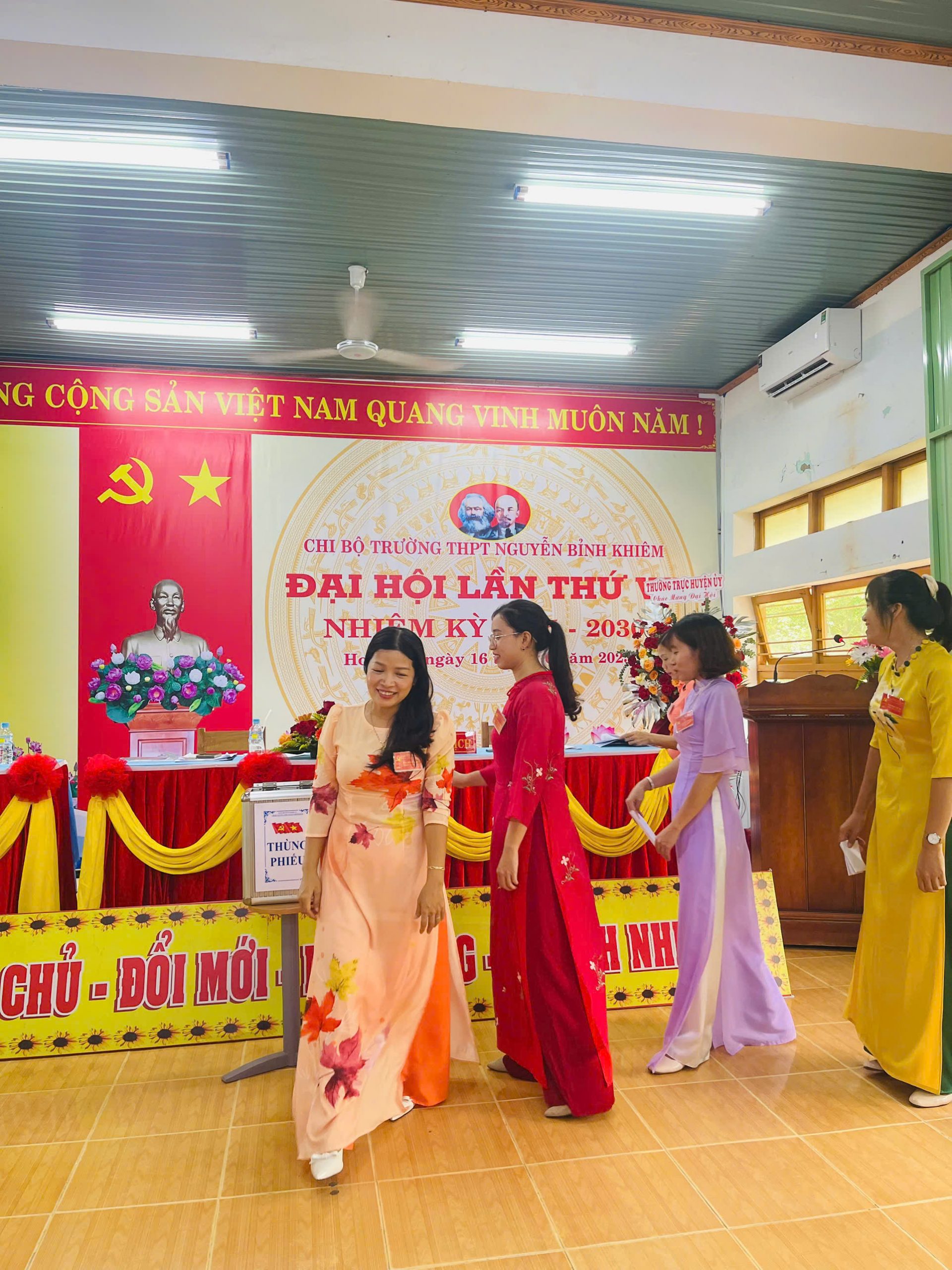 z6710867853475 294d9b4dca220a7202358eab204cf7d1 scaled Trung Học Phổ Thông Nguyễn Bỉnh Khiêm