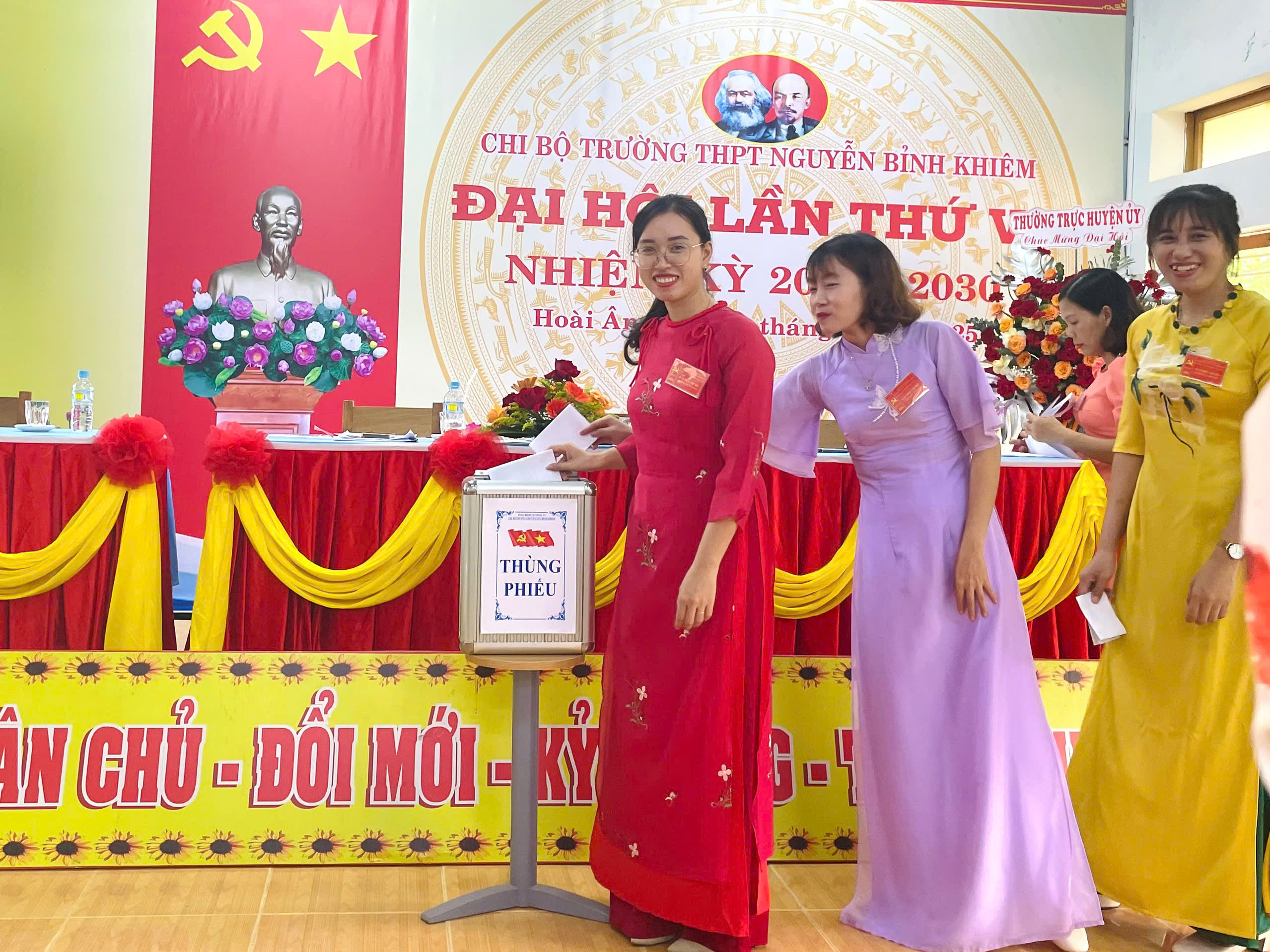 z6710944752950 b8900c7e47f5db8ee3488e52661fdb16 Trung Học Phổ Thông Nguyễn Bỉnh Khiêm
