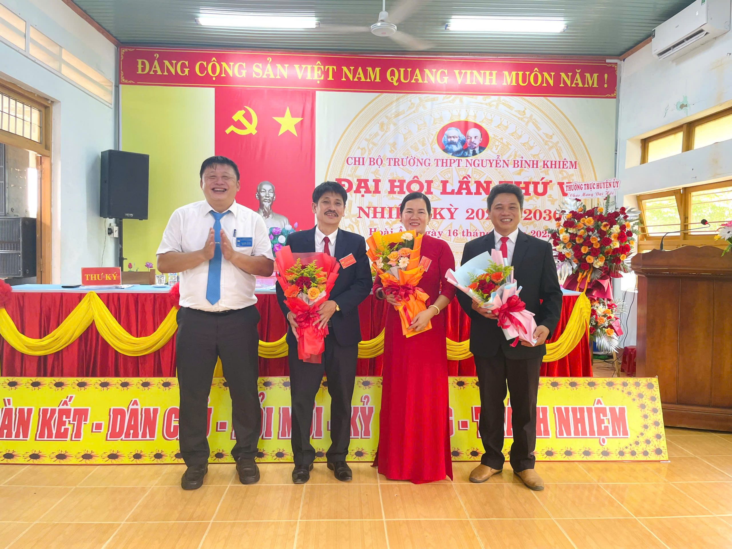 z6710944809367 c0187155c05acc1eb8103136c8a2740b scaled Trung Học Phổ Thông Nguyễn Bỉnh Khiêm